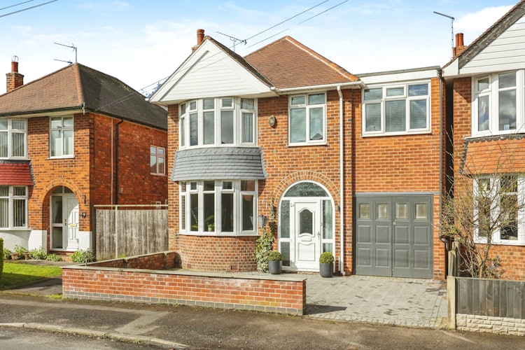 3 bedroom detached house