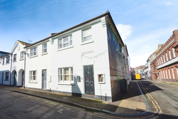 2 bedroom end of terrace house