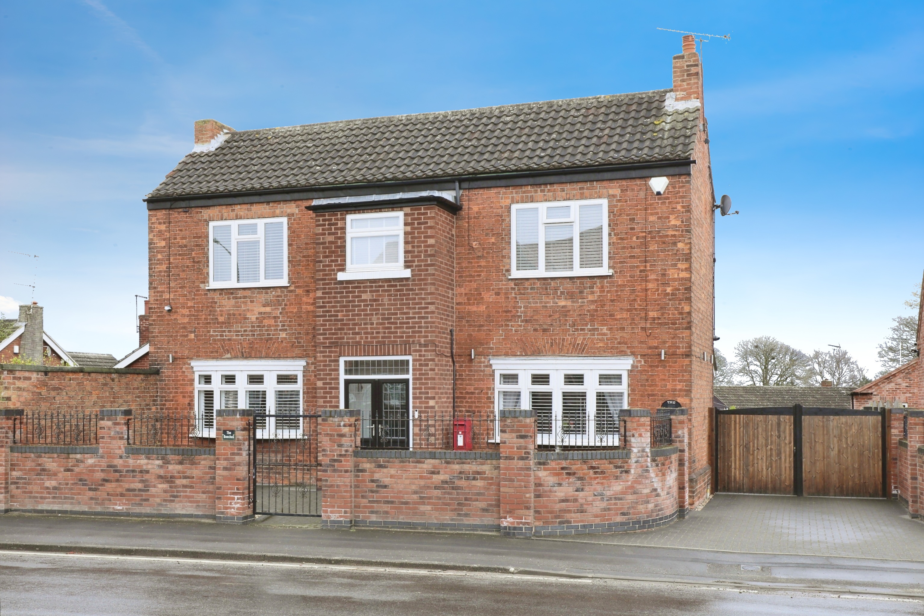 4 bedroom detached house for sale in Great North Road, Retford, DN22 8NJ