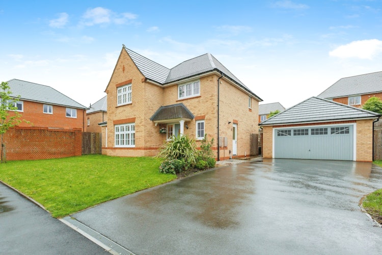 4 bedroom detached house