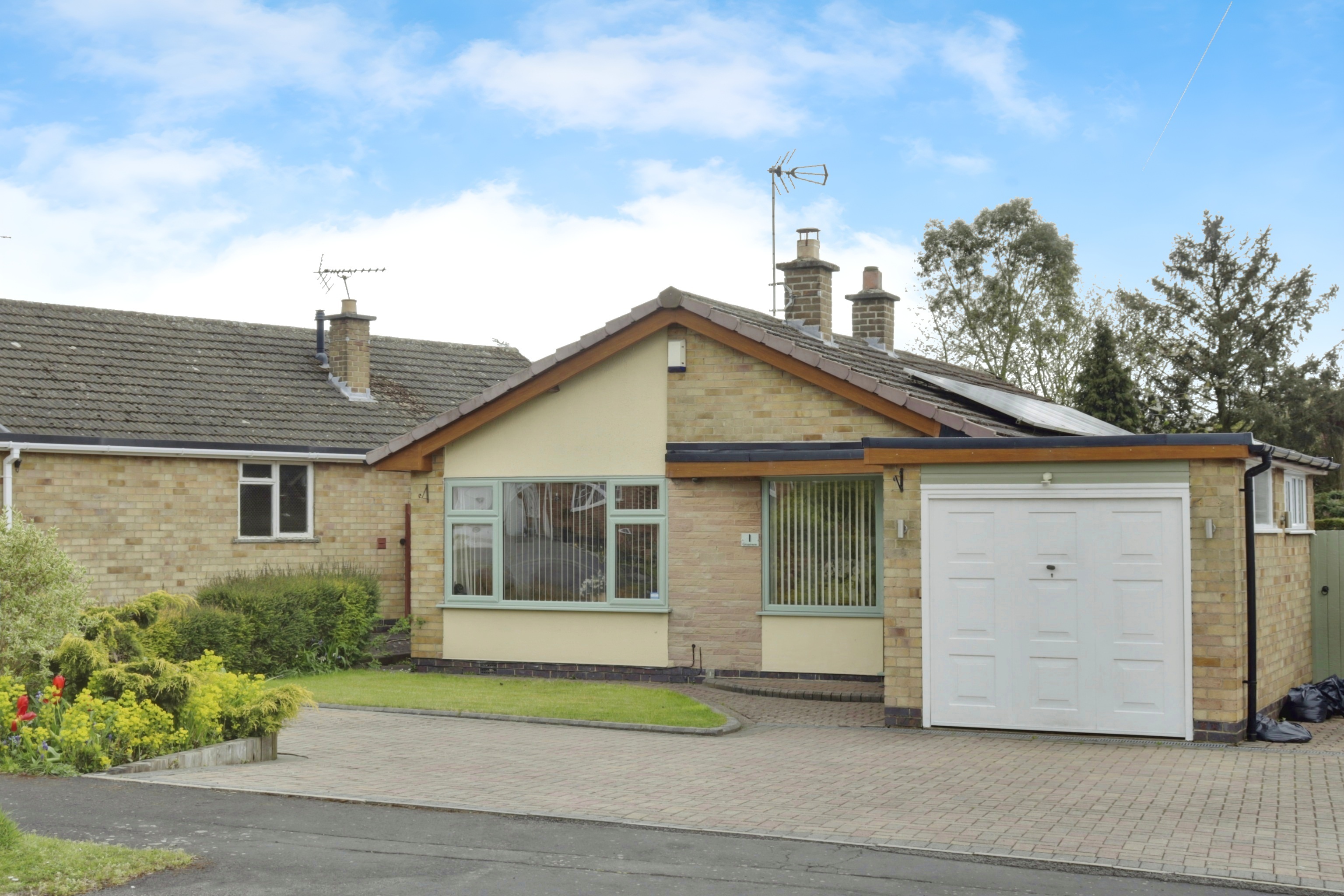 2 bedroom detached bungalow for sale in Grasmere, Coalville, LE67 4SH