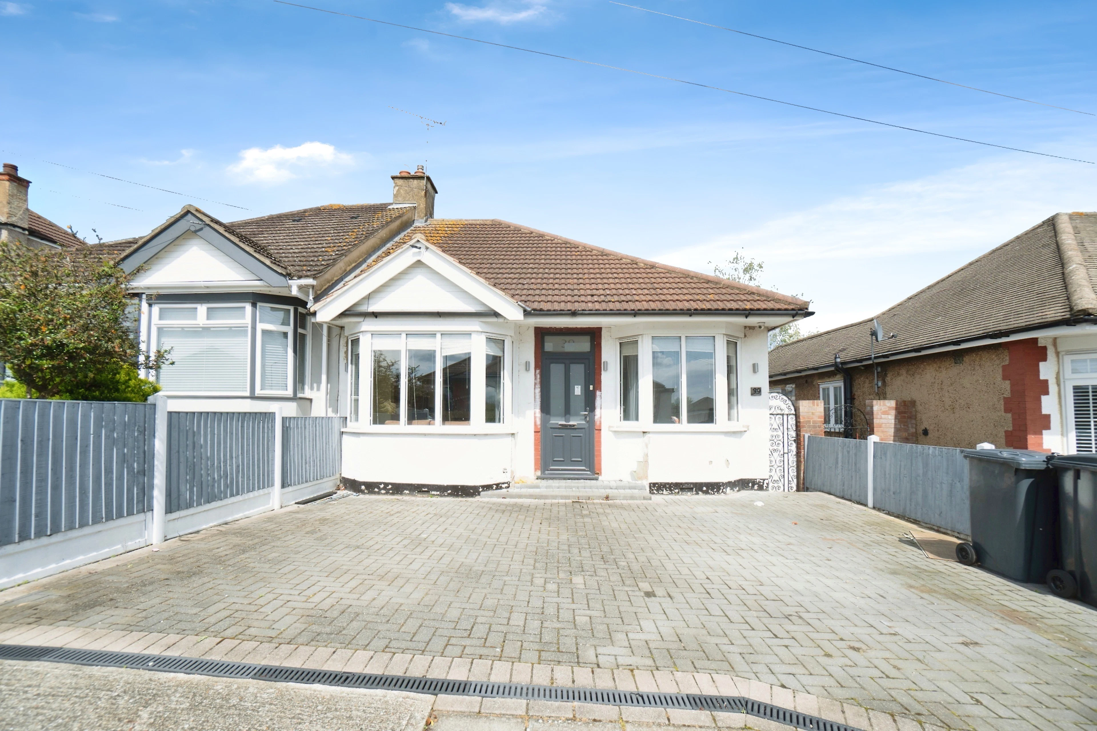 Newbury Gardens, Upminster