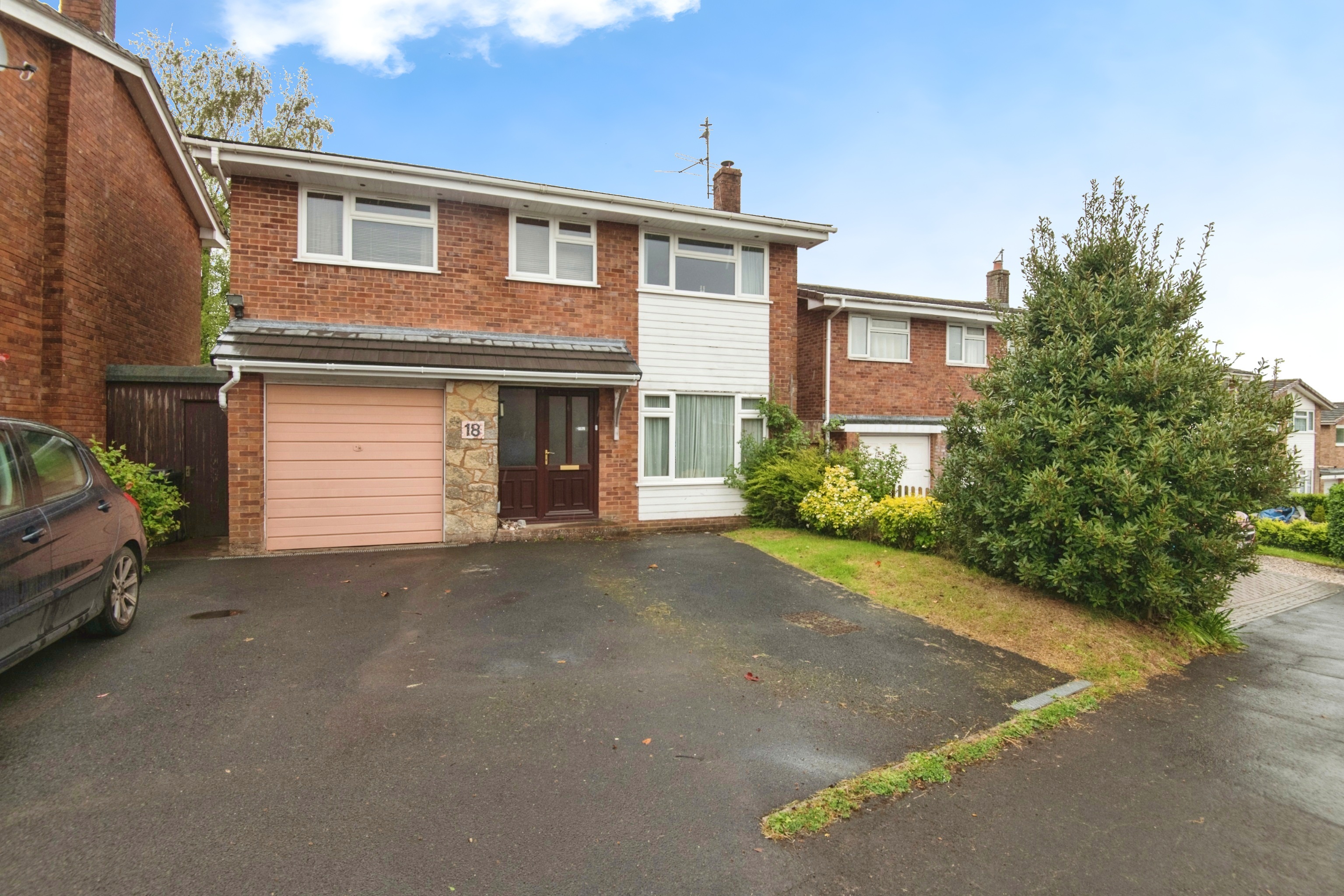 5 bedroom detached house for sale in Forcefield Road, Cullompton, EX15 1QB