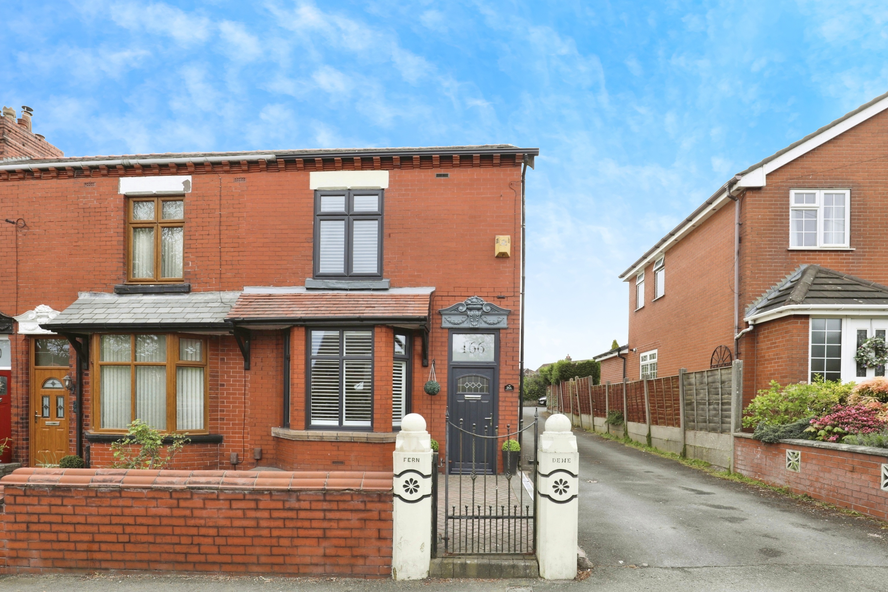 3 bedroom end of terrace house for sale in Upholland Road, Wigan, WN5 7DL