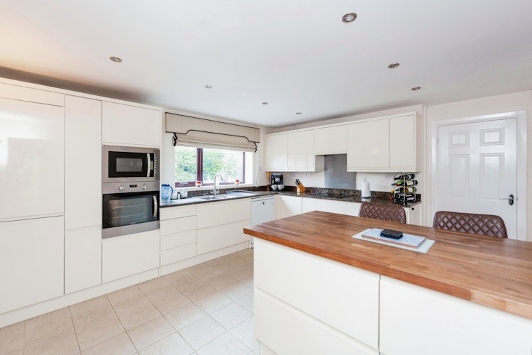 3 bedroom detached bungalow