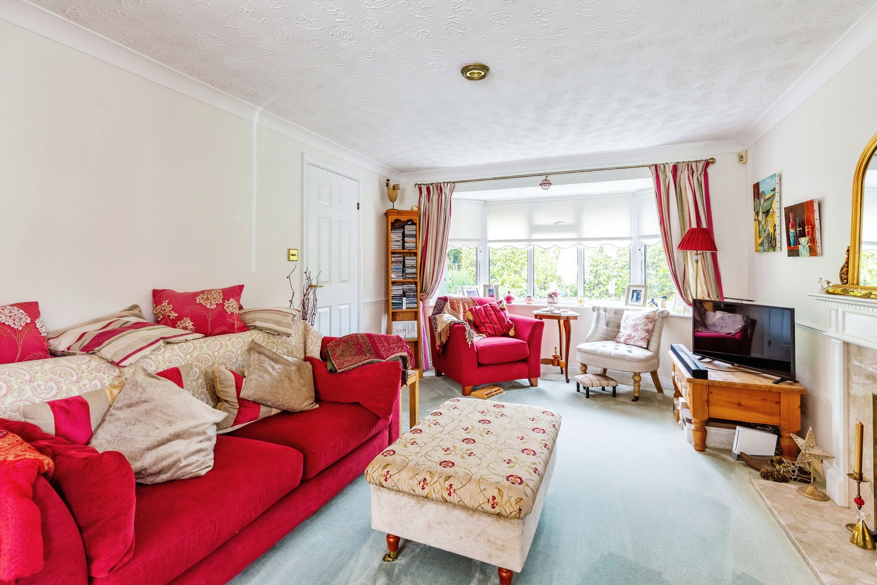 4 bedroom detached house for sale in Sterndale Close, Desborough