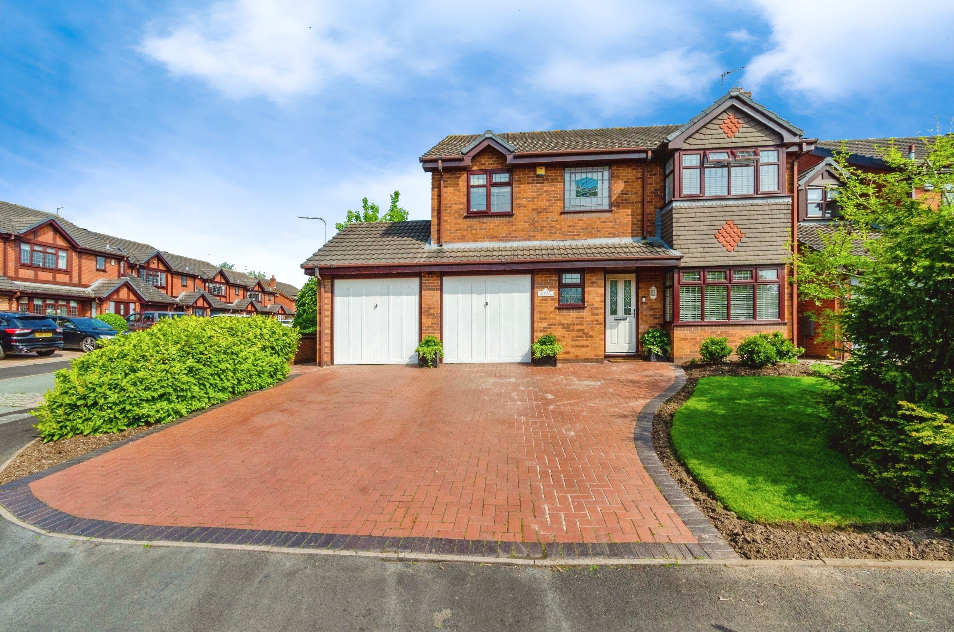 4 bedroom detached house for sale in Spring Meadow, Cheslyn Hay