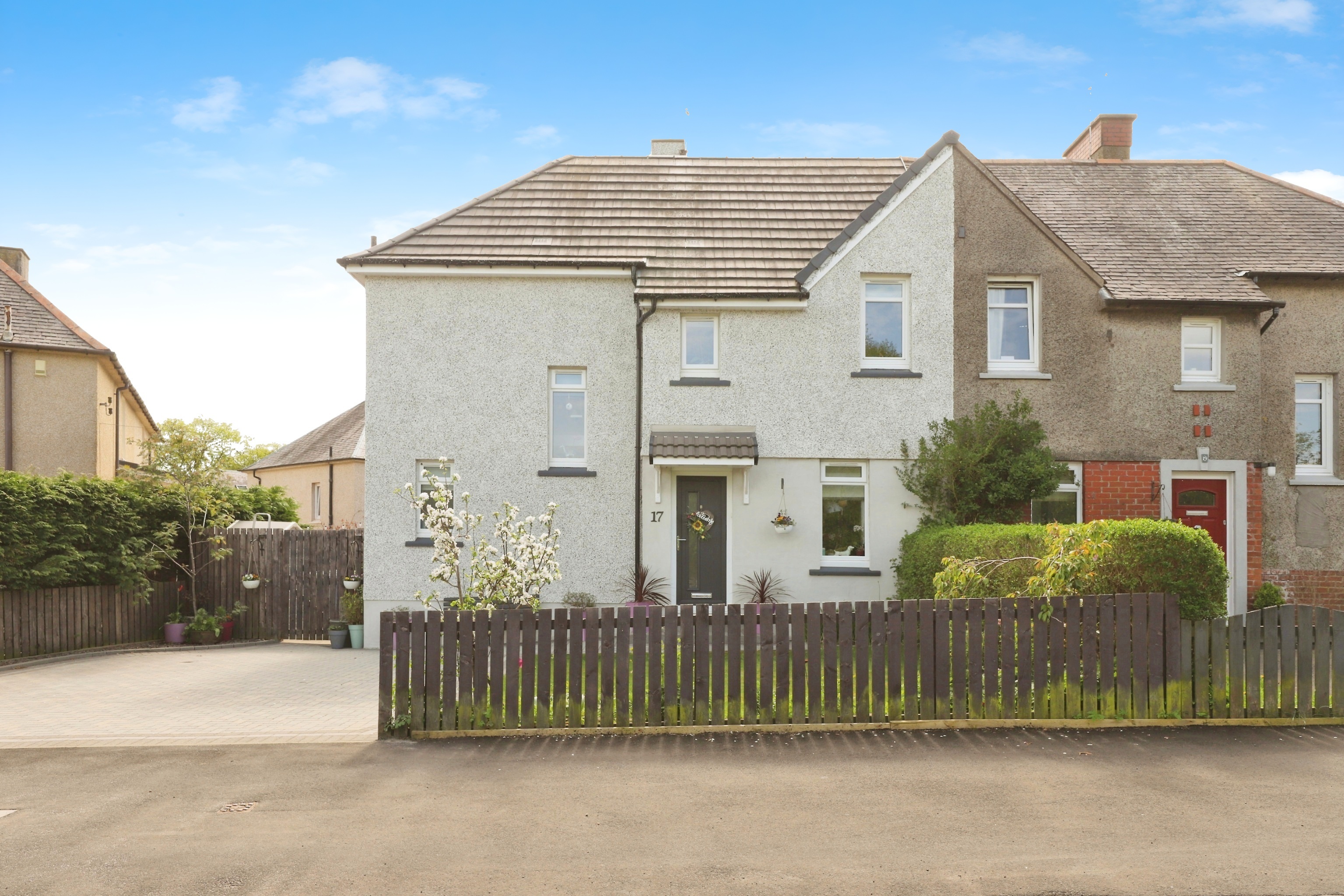 3 bedroom semidetached house for sale in Threestanes Road, Strathaven, ML10 6EB