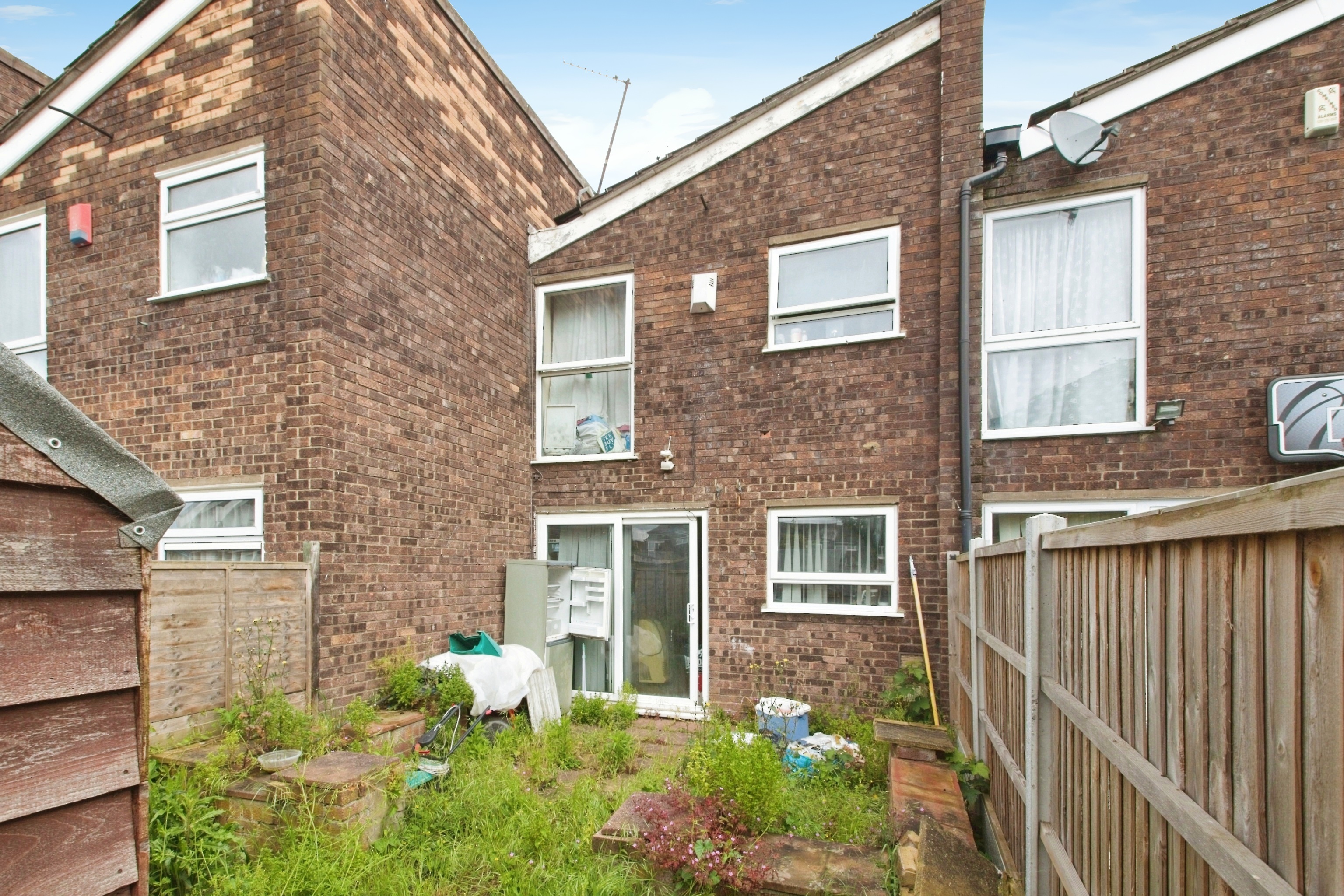 2 bedroom terraced house for sale in Overton Road East, London, SE2 9SP