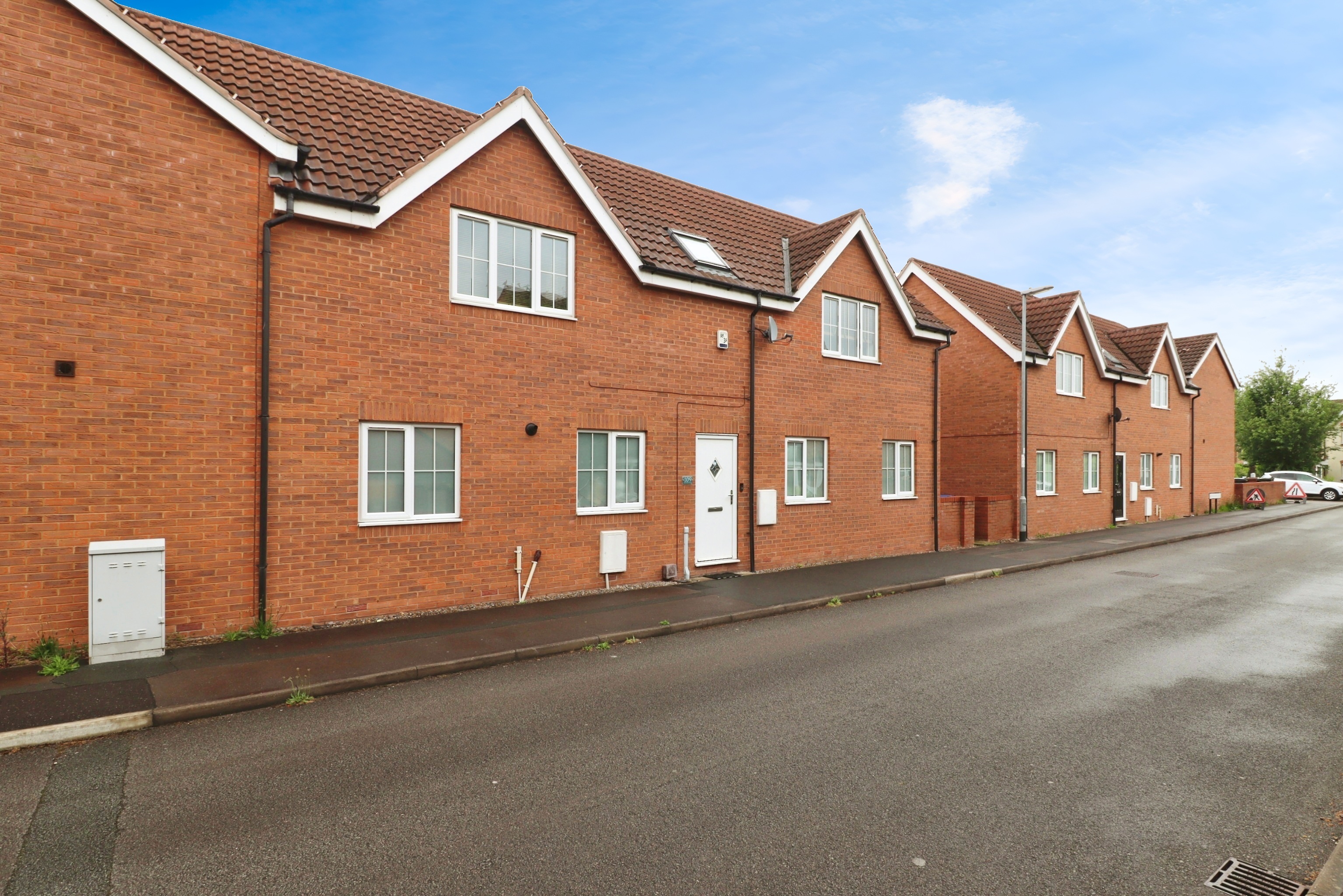 2 bedroom semidetached house for sale in Kingfisher Drive, Barnsley