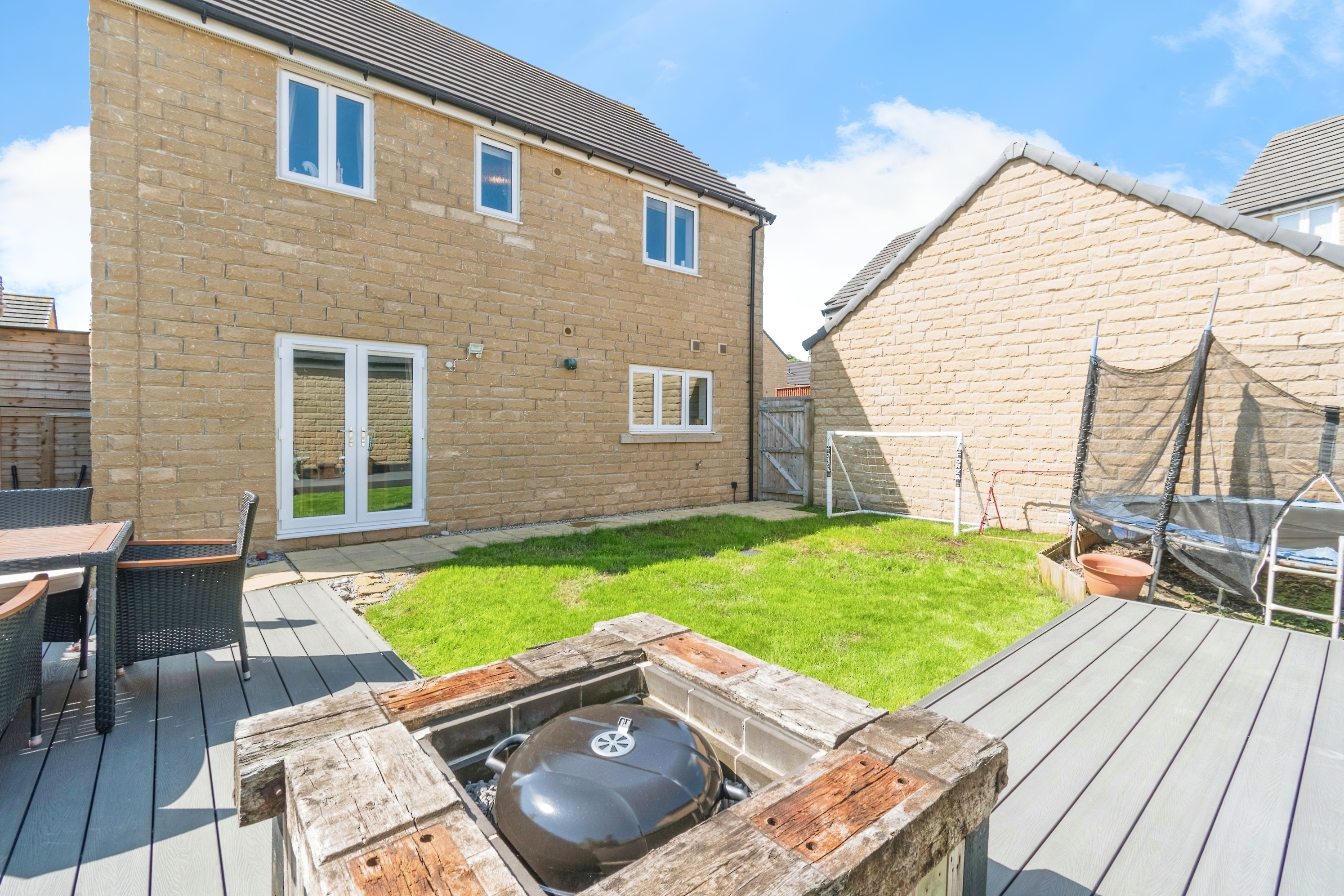 4 bedroom detached house for sale in Brompton Drive, Bradford, BD10 0DQ