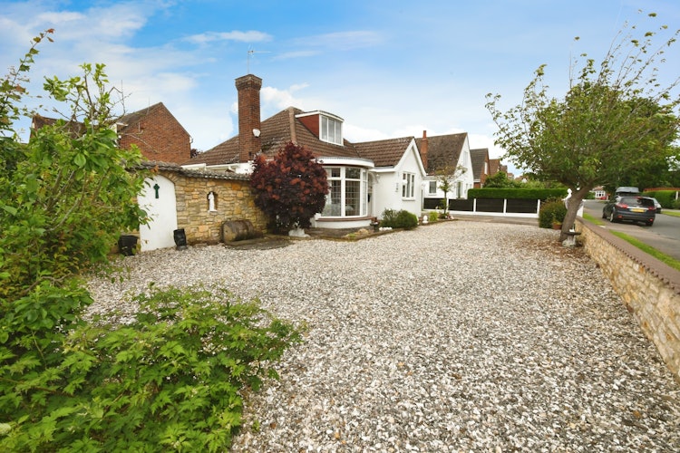 3 bedroom detached bungalow