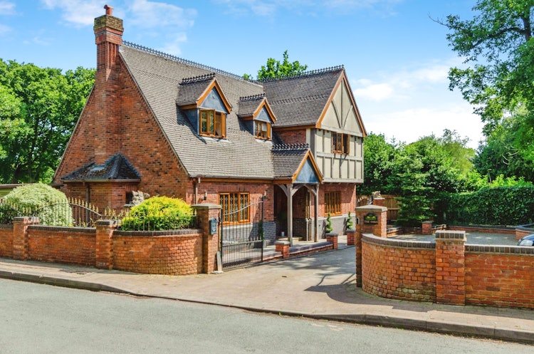 4 bedroom detached house