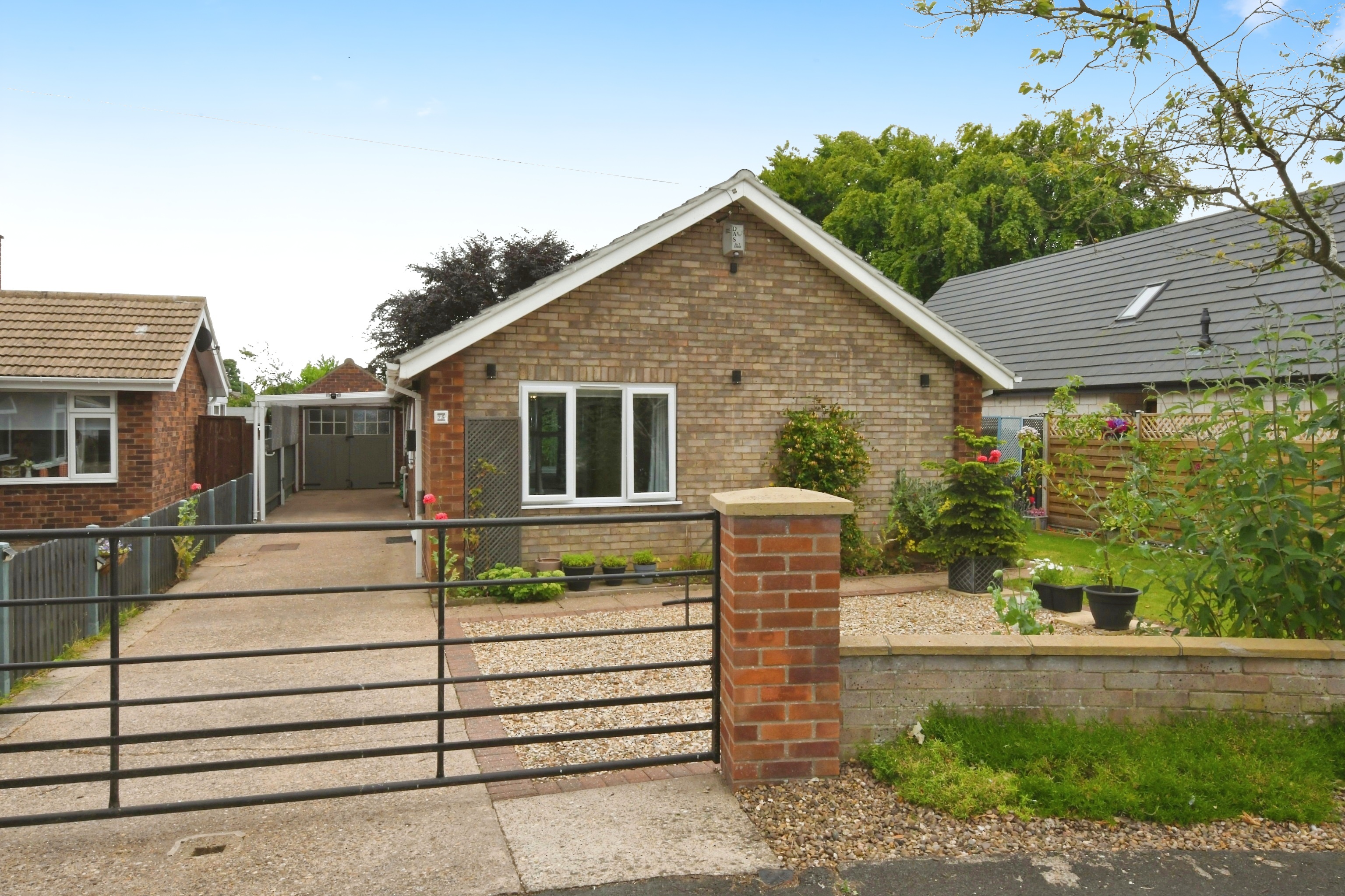 3 bedroom detached bungalow for sale in Grantham Road, Waddington