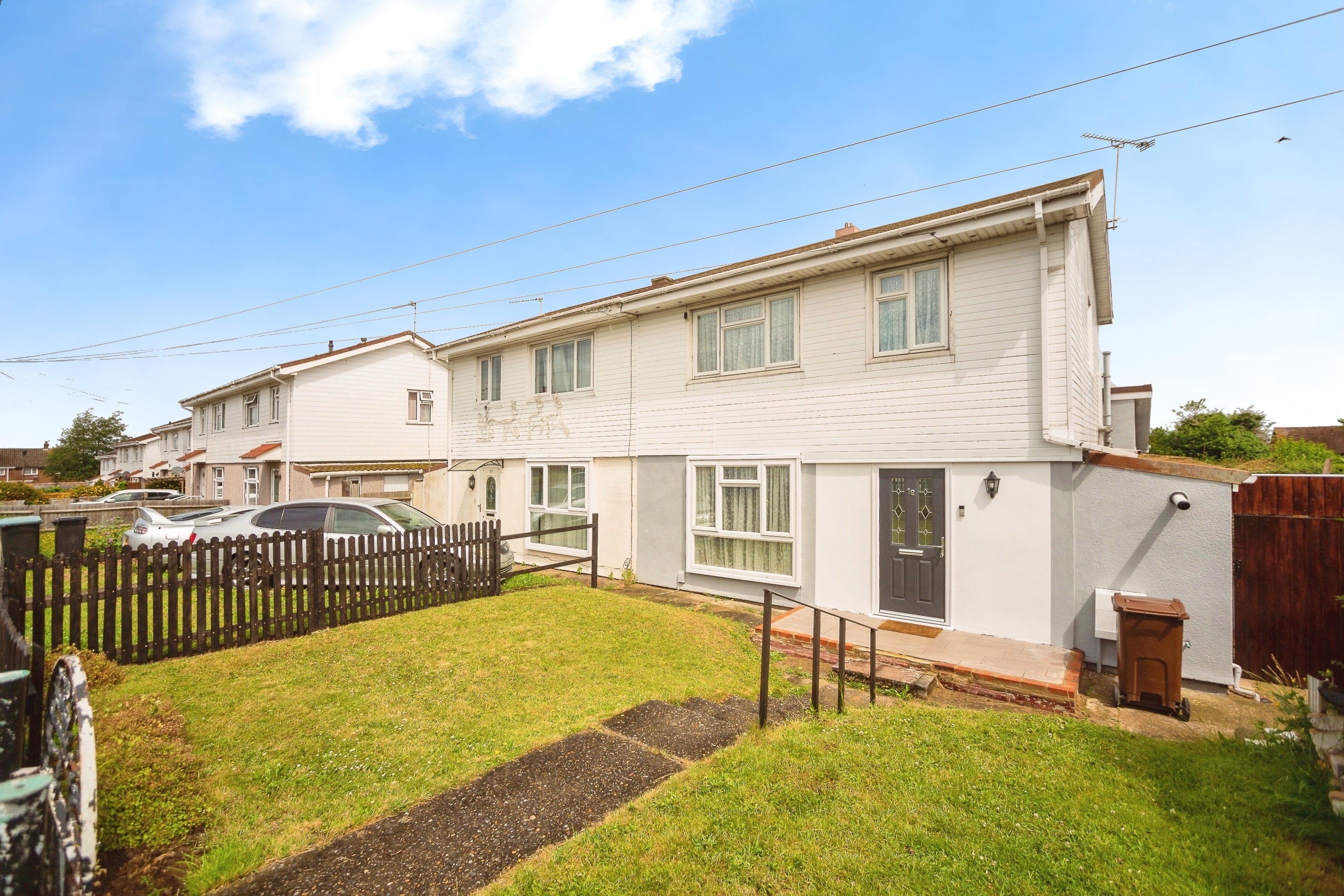 3 bedroom semidetached house for sale in Bourne Road, Gravesend, DA12 4EA