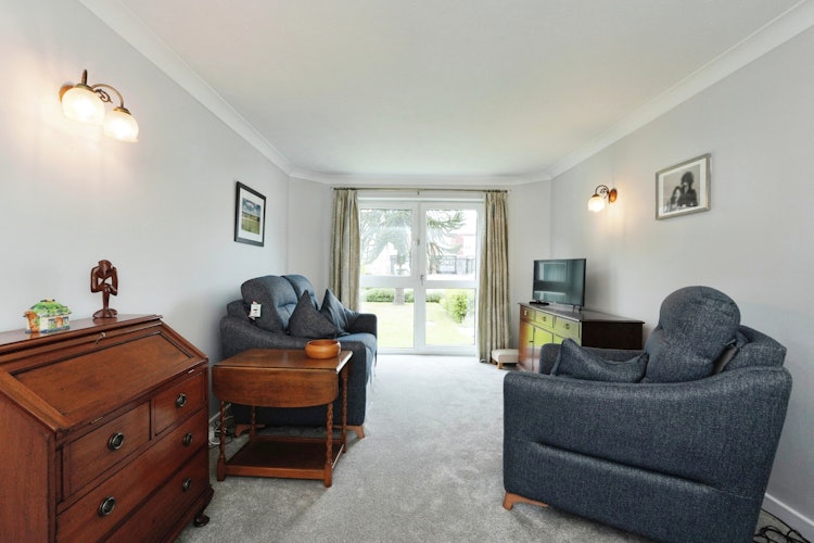 1 bedroom ground floor flat