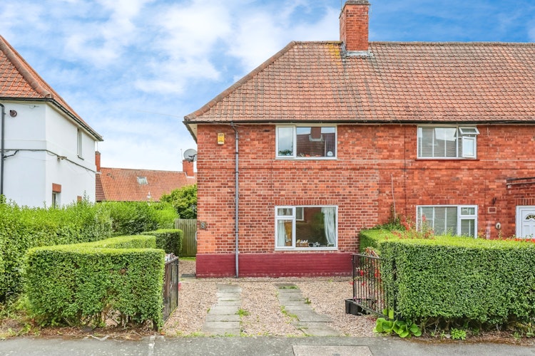 4 bedroom end of terrace bungalow