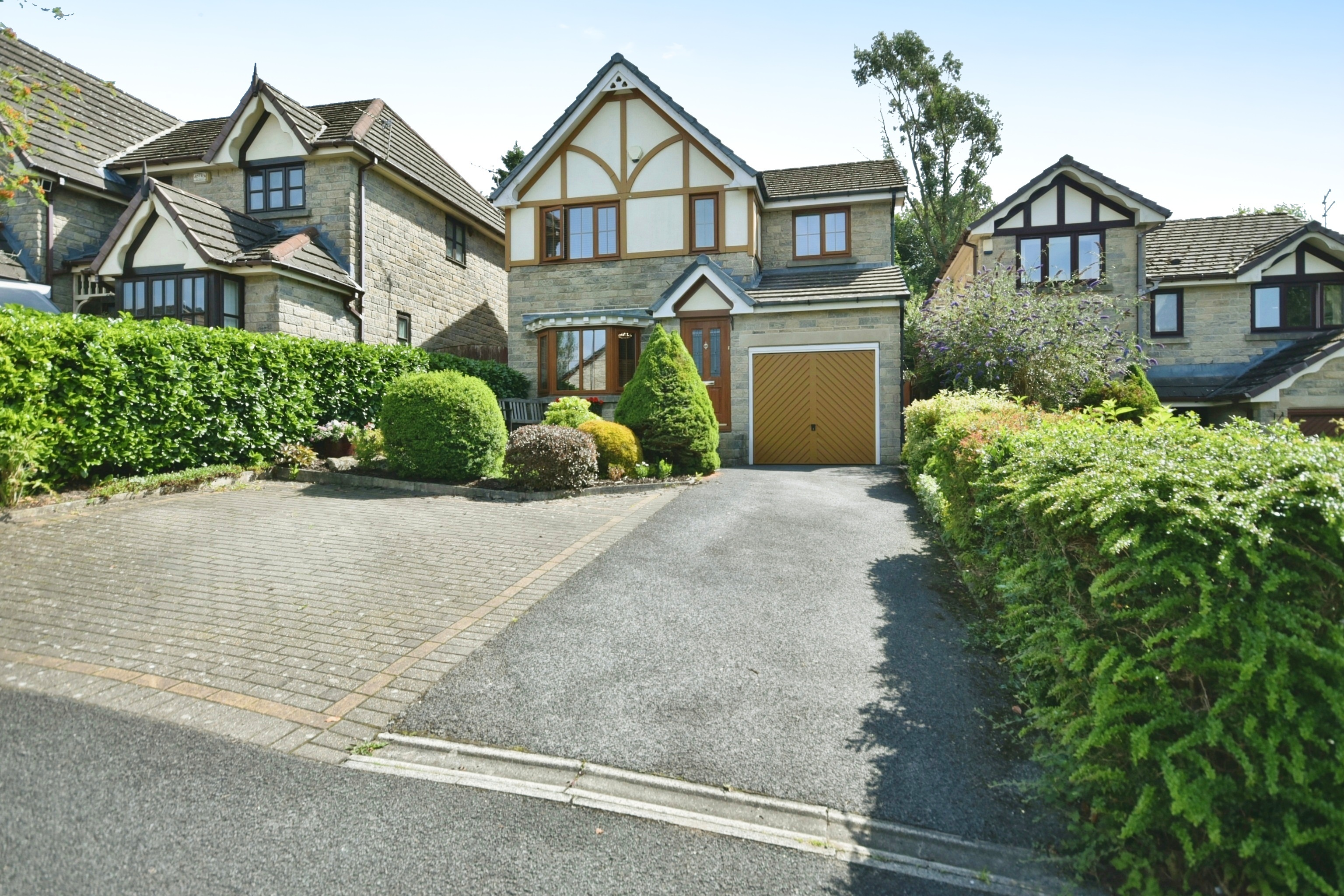 4 bedroom detached house for sale in Kilnbrook Close, Saddleworth, OL4 5TT