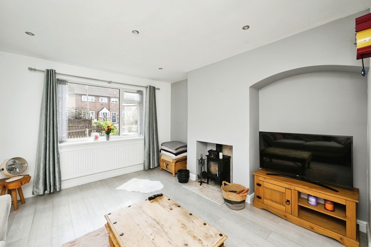 3 bedroom end of terrace house
