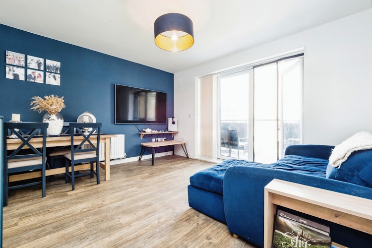 1 bedroom purpose built flat