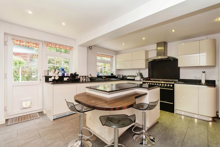 4 bedroom detached house