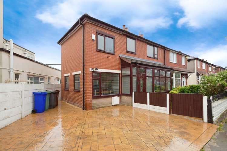 4 bedroom semi-detached house