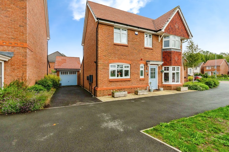 3 bedroom detached house