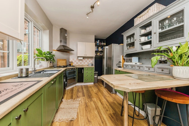 3 bedroom detached house