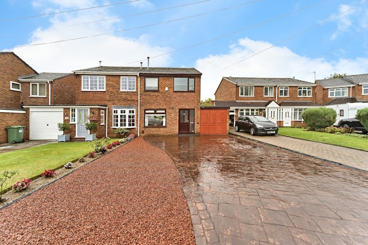 3 bedroom semi-detached house