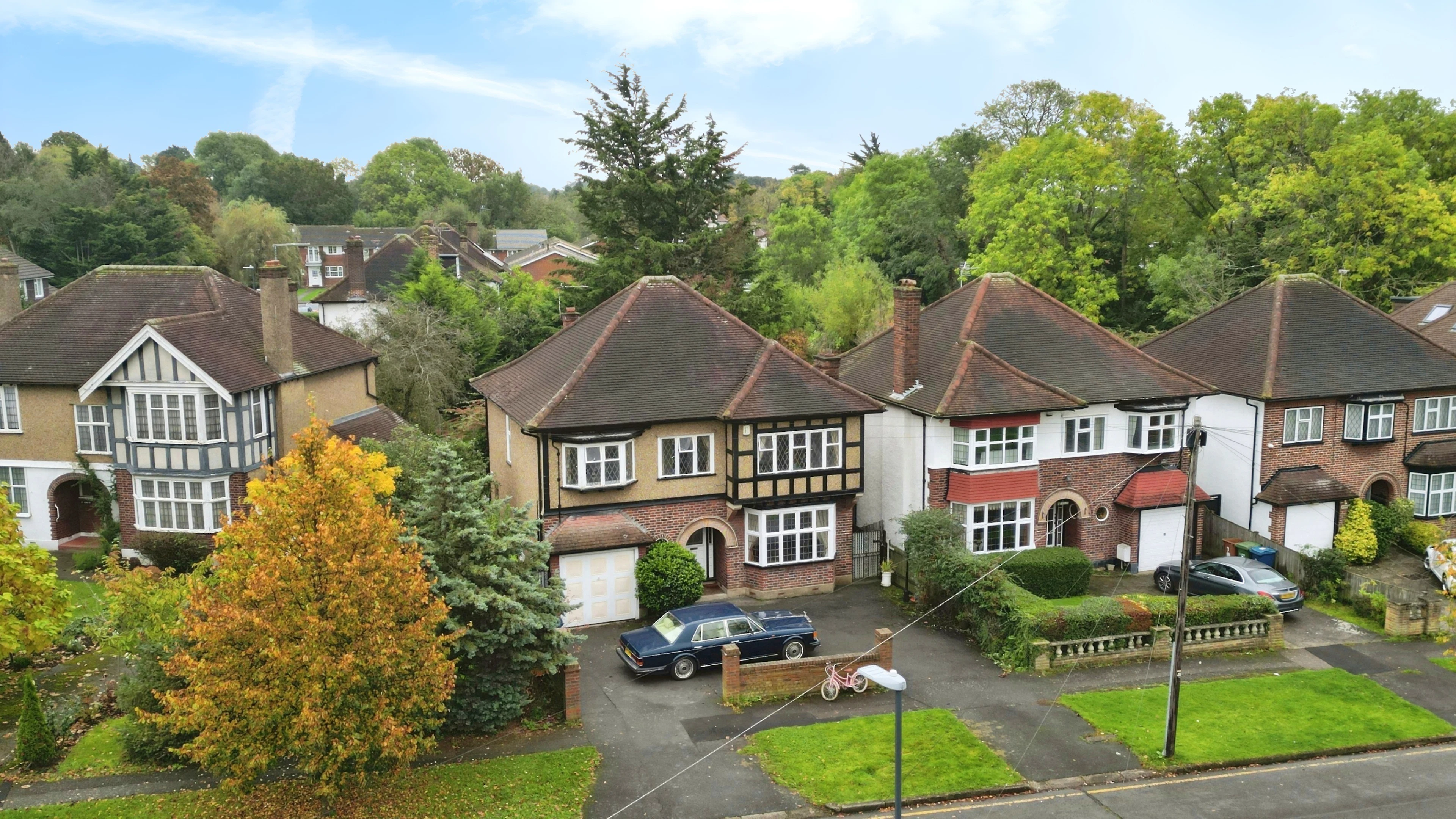 Northfield Avenue, Pinner