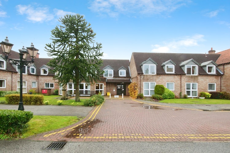 1 bedroom ground floor flat