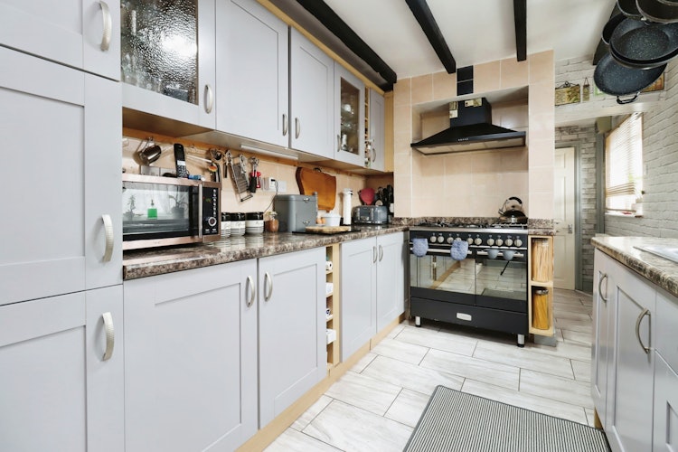 2 bedroom detached house