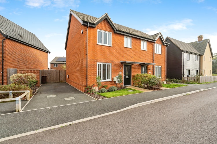 3 bedroom semi-detached house