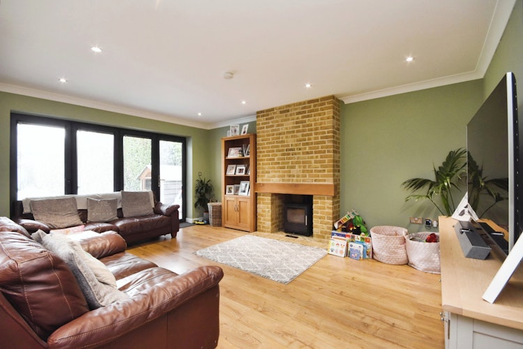 4 bedroom detached house