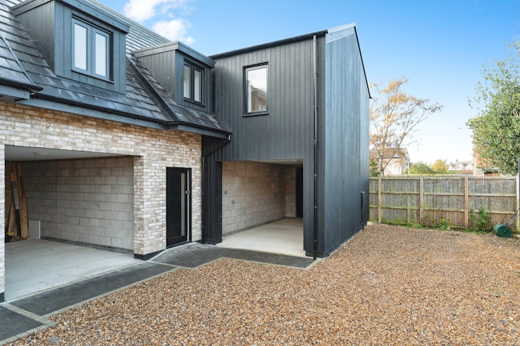 4 bedroom semi-detached house