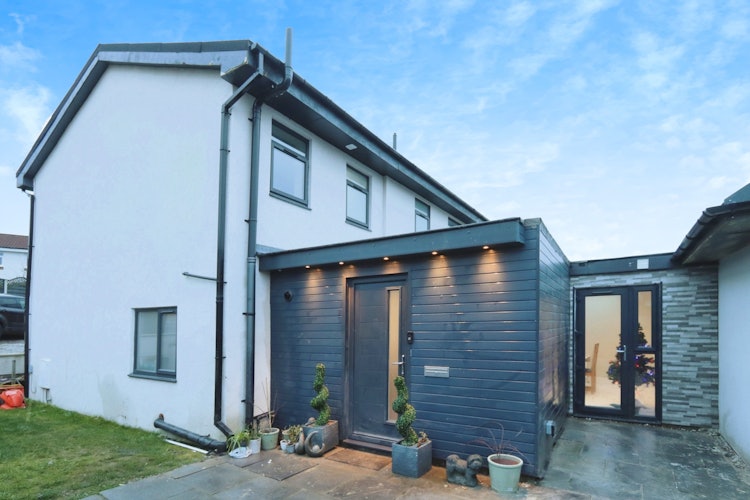 4 bedroom semi-detached house
