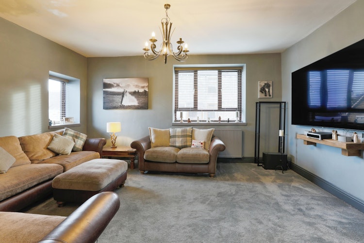 4 bedroom detached house