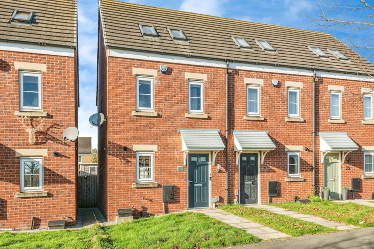 3 bedroom town house