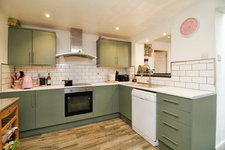 4 bedroom detached house