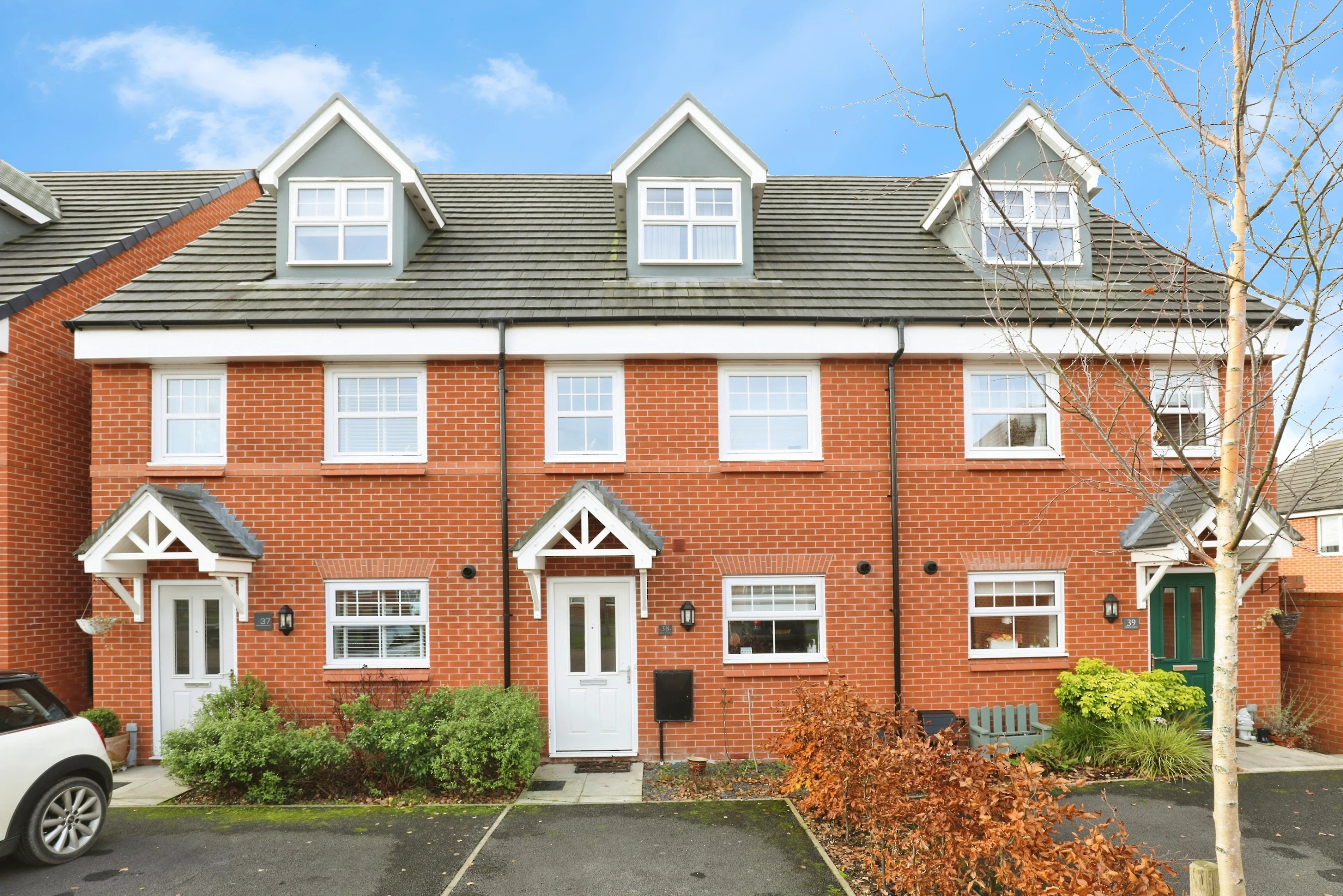 Price Close, Sandbach