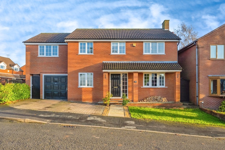 5 bedroom detached house