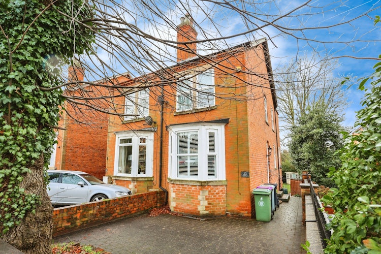 3 bedroom semi-detached house