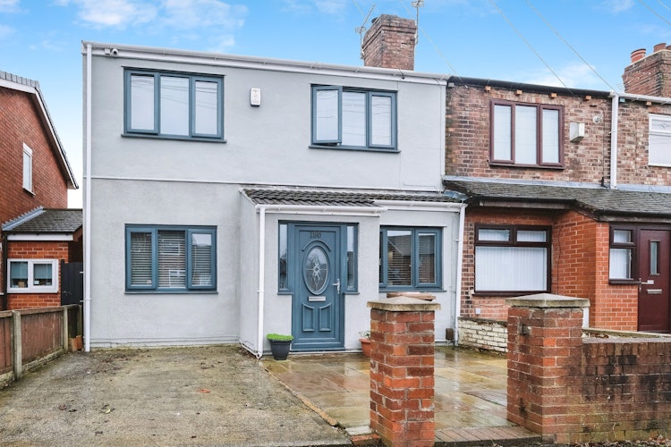 4 bedroom end of terrace house
