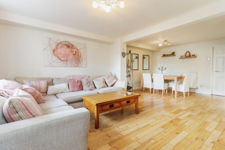 3 bedroom detached house