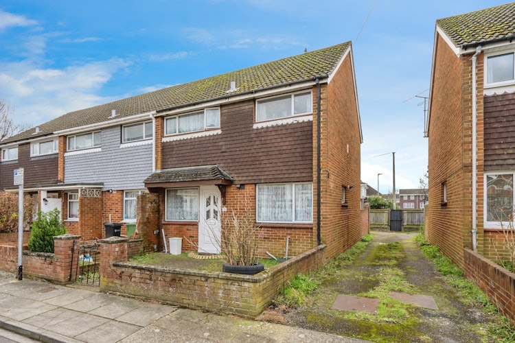 3 bedroom end of terrace house
