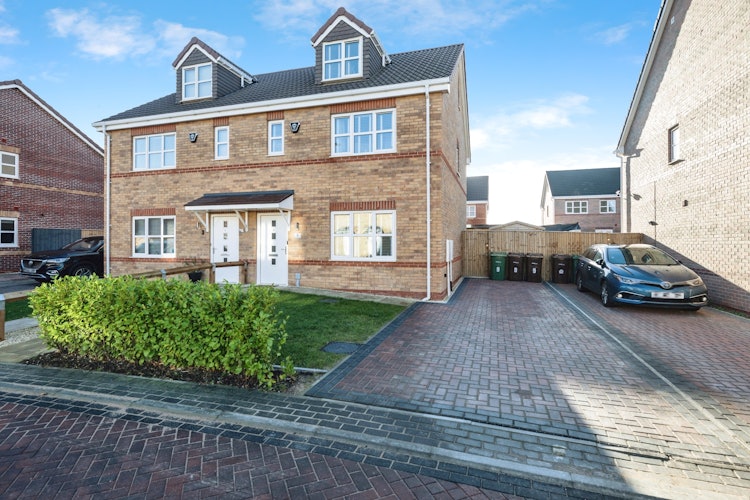 4 bedroom semi-detached house