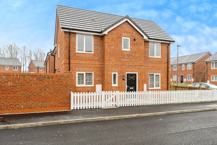 3 bedroom semi-detached house