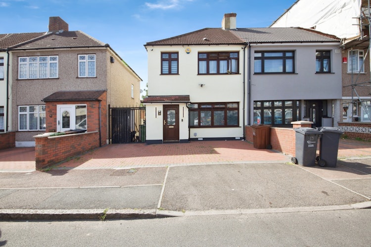 3 bedroom semi-detached house