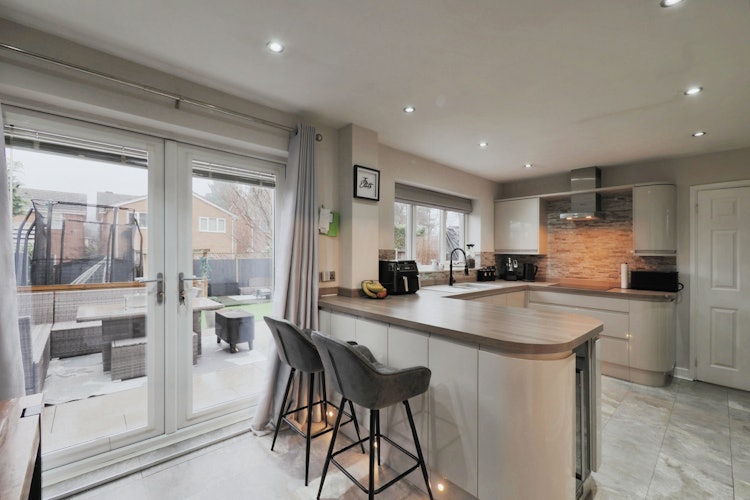 3 bedroom detached house
