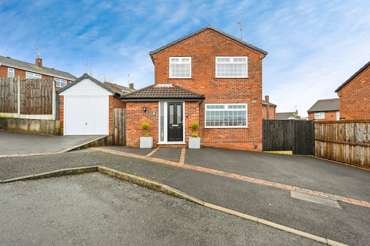 3 bedroom detached house